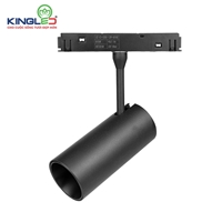 Đèn Rọi Ray Nam Châm 20W Vỏ Đen (RNC-20SS-RR) Kingled được làm từ nhôm đúc bền bỉ, ứng dụng phổ biến trong các nhà hàng, khách sạn, cửa hàng thời trang. Có độ hoàn màu cao CRI > 90 và tuổi thọ lâu dài. 