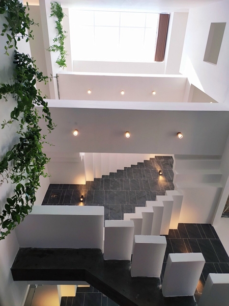 Dự án lắp đèn ống bơ Emerald tại cầu thang